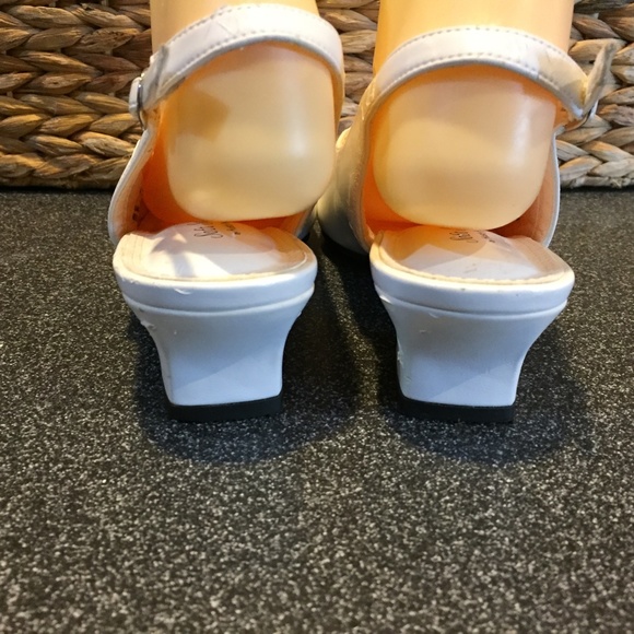 Hush Puppies Soft Style White Slingback Shoes - Picture 10 of 16